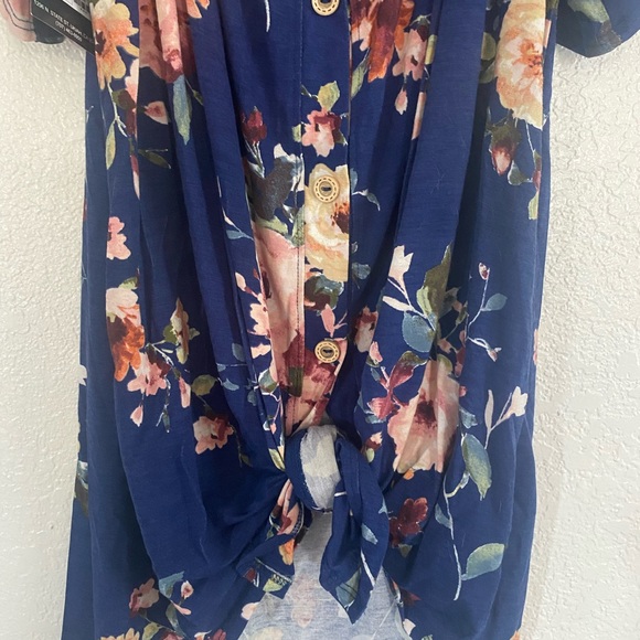 Top - Picture 3 of 6